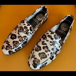 Darling Leopard Print VINCE CAMUTO Penny-Loafers